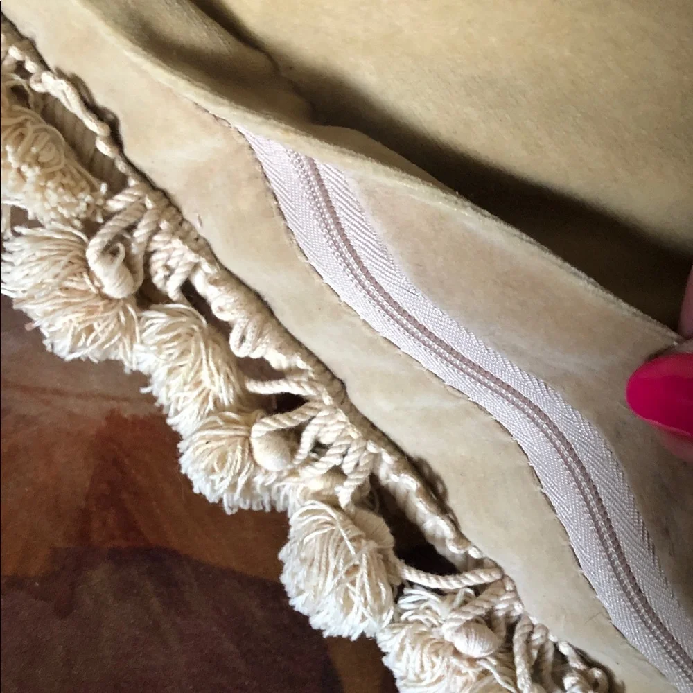 VINTAGE FLORAL THROW PILLOW W TASSELS • 24” x 20”
